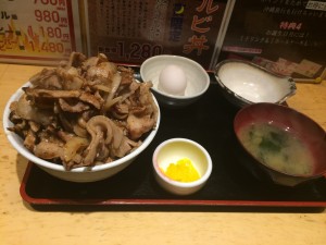 神戸「脂屋肉八」ブッチャ丼 (ヘビー級) ①